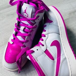 $110+ value BIG KIDS' AIR JORDAN RETRO 1 MID CASUAL SHOES HIGH TOP SNEAKERS